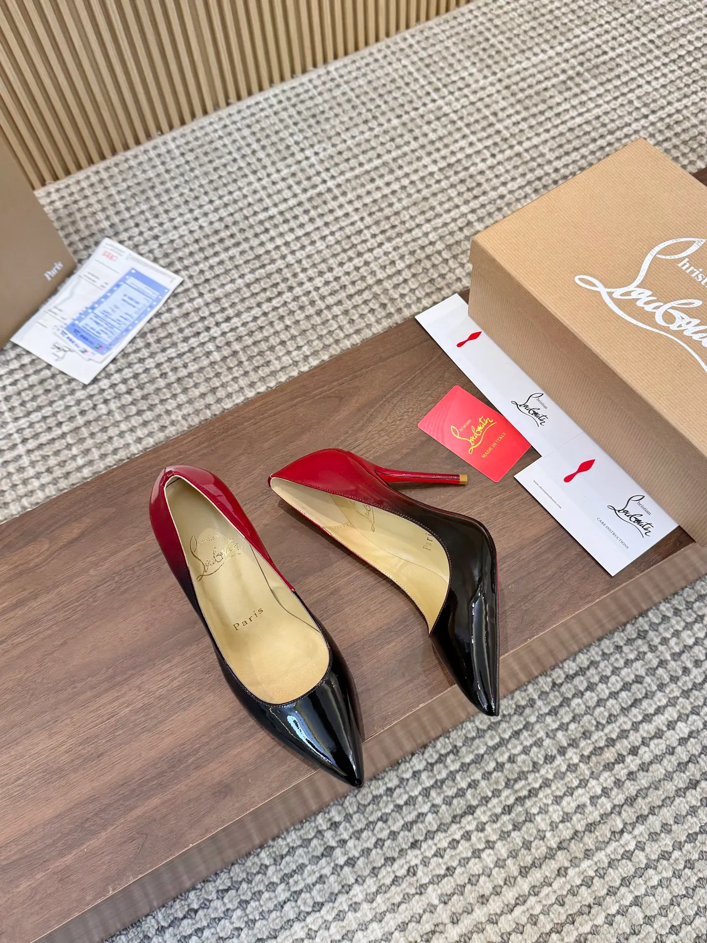 👟👟Ex-factory price 440👟👟 Genuine leather sole +40 Year-round shipment💝Christian Louboutin CL👠 Classic "💎Cow Patent Leather💎Series" noble and luxurious, real blingbling✨ Real materials, all customized by the pattern maker, and the materials are made of original customized materials, achieving the taste of the original 6 color options💍 Upper: imported 👉cow patent leather💪 lining: sheepskin foot pad/lining code number: 34-40.41.42 heel height: two options: 10.5cm and 8.5cm